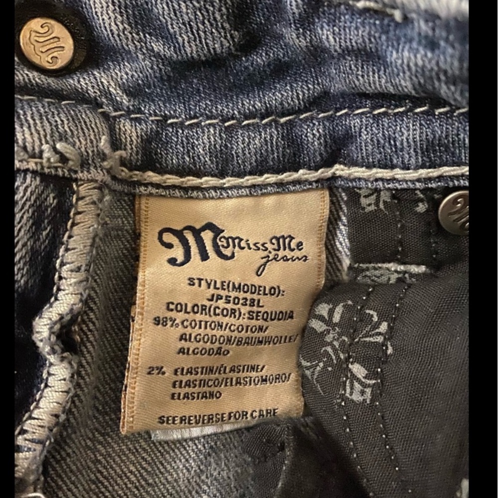Miss Me Distressed Fleur De Lis Embellished Rhinestone Boot Cut Jeans Size 26” - Picture 14 of 15